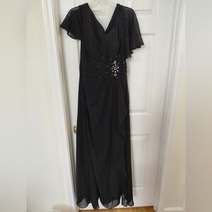 Elegant Black Evening Dress with Embellished Waist